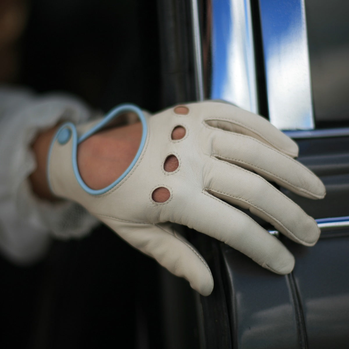 Jules - Women's Contrast Trimmed Driving Gloves